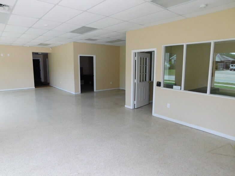 More Photos Of 1512 E Gary Rd, Lakeland Flex For Sale