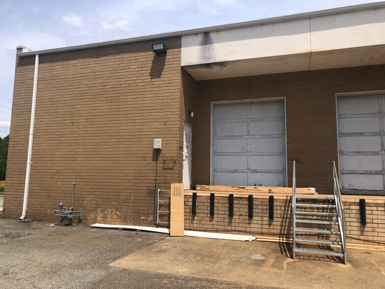 More Photos Of 2906-2924 Baltic Ave, Greensboro Industrial For Lease