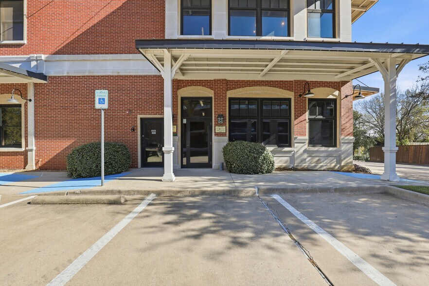 More Photos Of 140 E Main St, Lewisville Office For Sale