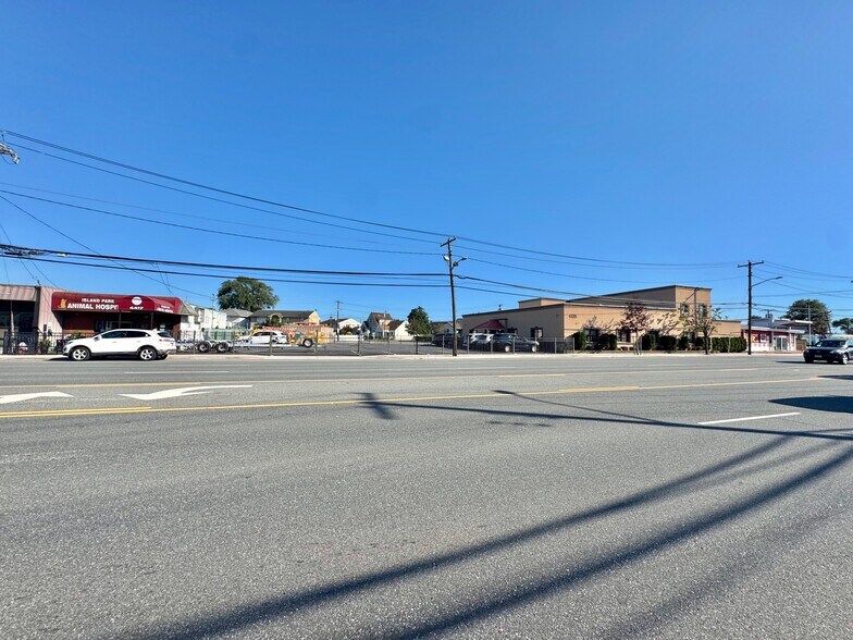More Photos Of 4435 Austin Blvd, Island Park Office Residential For Sale