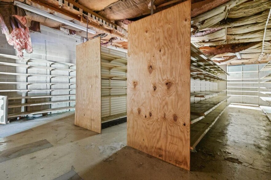 More Photos Of 15928 County Road 108, Hilliard Service For Sale