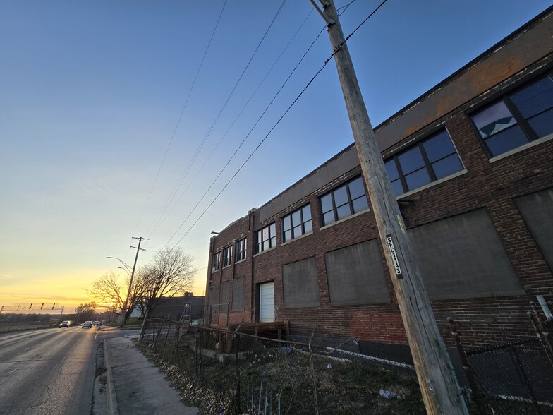 More Photos Of 6100 Wilson Ave, Kansas City Warehouse For Sale