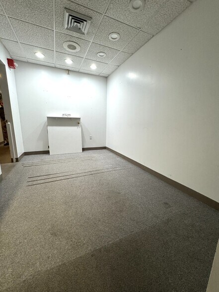 More Photos Of 388-390 Commonwealth ave, Boston Office For Lease