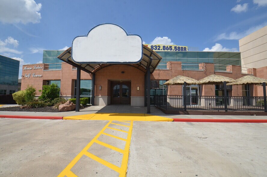 More Photos Of 7900 N Sam Houston Pky W, Houston Office For Lease