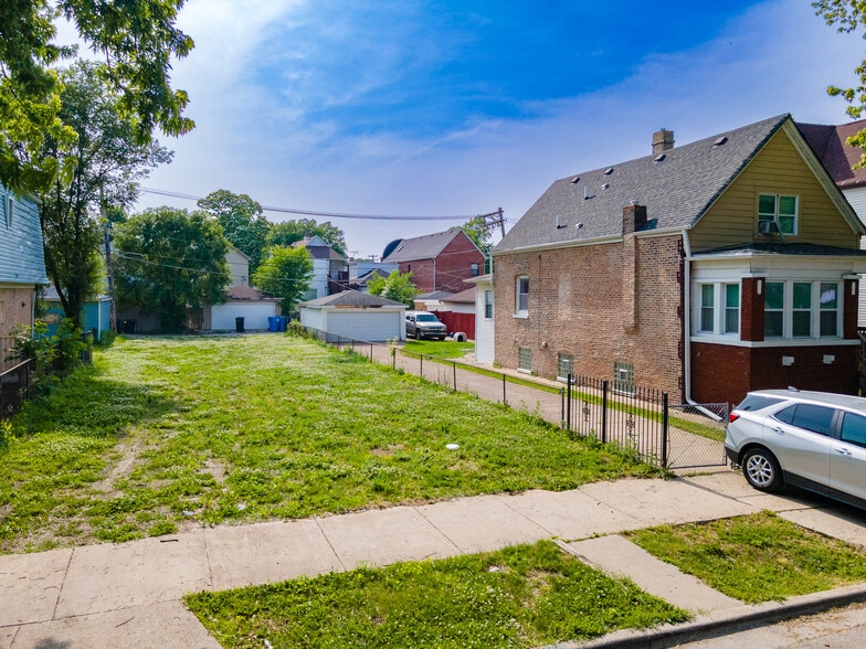 More Photos Of 7112 S University Ave, Chicago Land For Sale