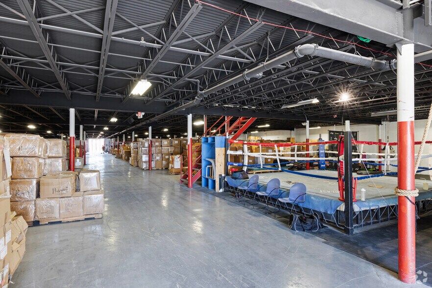 More Photos Of 2320 NW 147th St, Opa-locka Warehouse For Lease