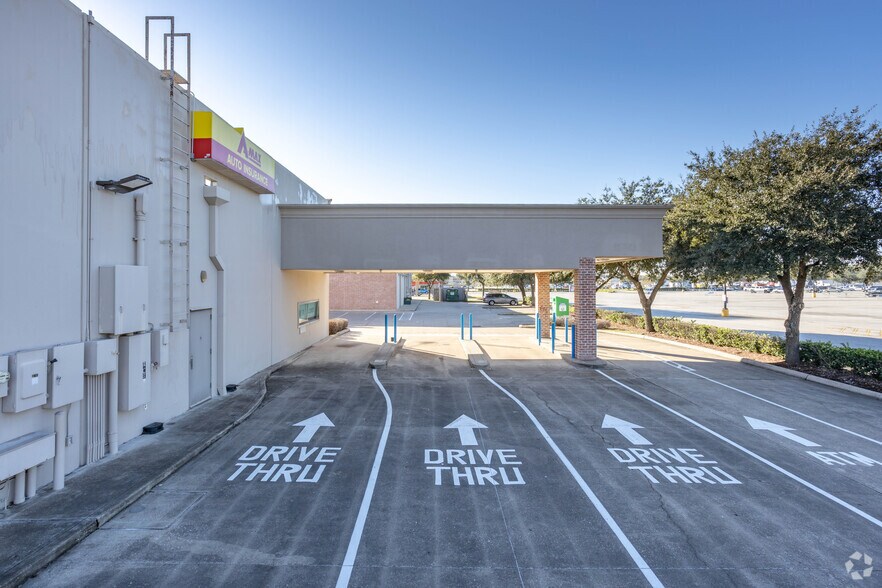 More Photos Of 3402 Hwy 6, Houston General Retail For Lease