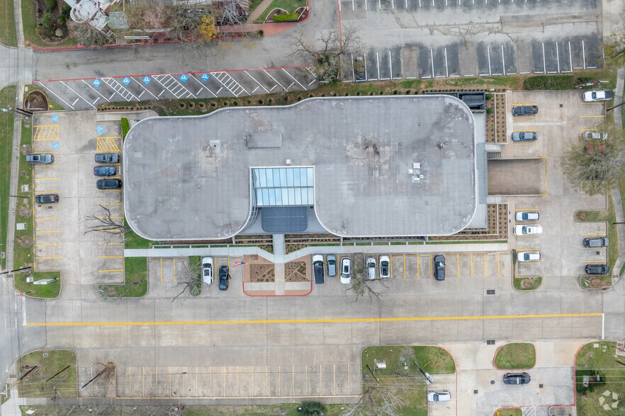 More Photos Of 8955 Katy Fwy, Houston Office For Lease