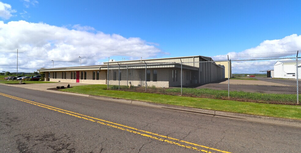 More Photos Of 28717 Grumman Dr, Eugene Airplane Hangar For Lease