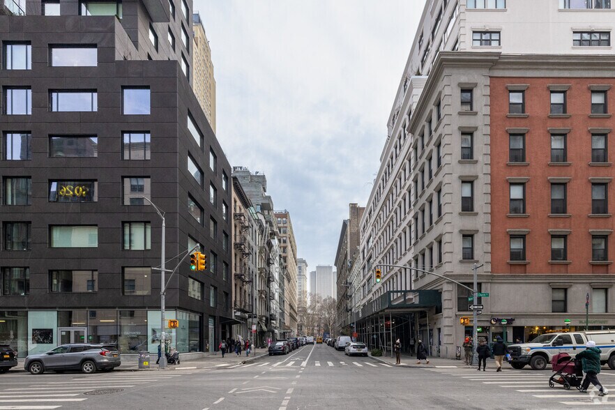 More Photos Of 20 Warren St, New York Medical For Lease