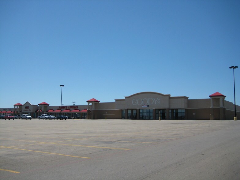 More Photos Of 1500-1600 Lowes Blvd, Killeen General Retail For Lease