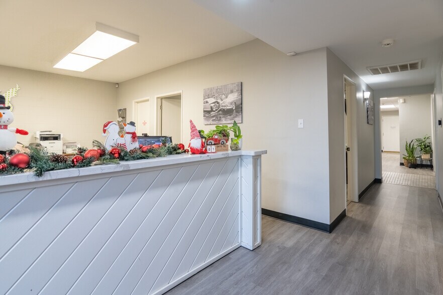 More Photos Of 2118 F St, Bakersfield Office For Lease