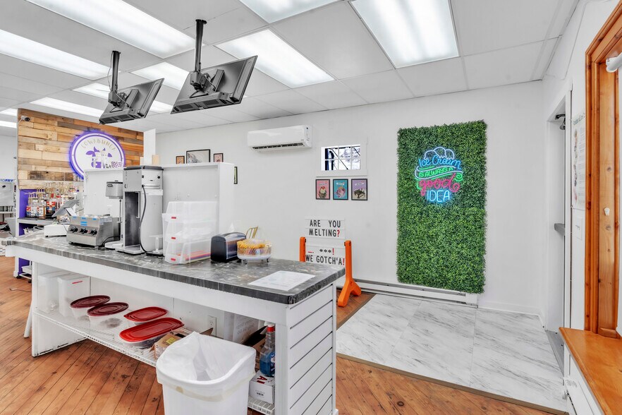 More Photos Of 118 E Main St, Albion Flex For Sale