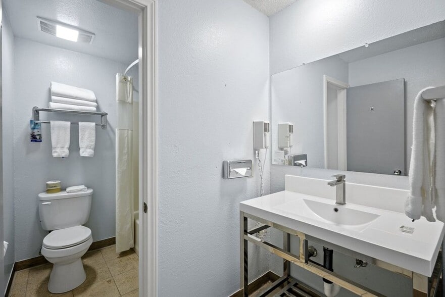 More Photos Of 67495 E Palm Canyon Dr, Palm Springs Hotel For Sale