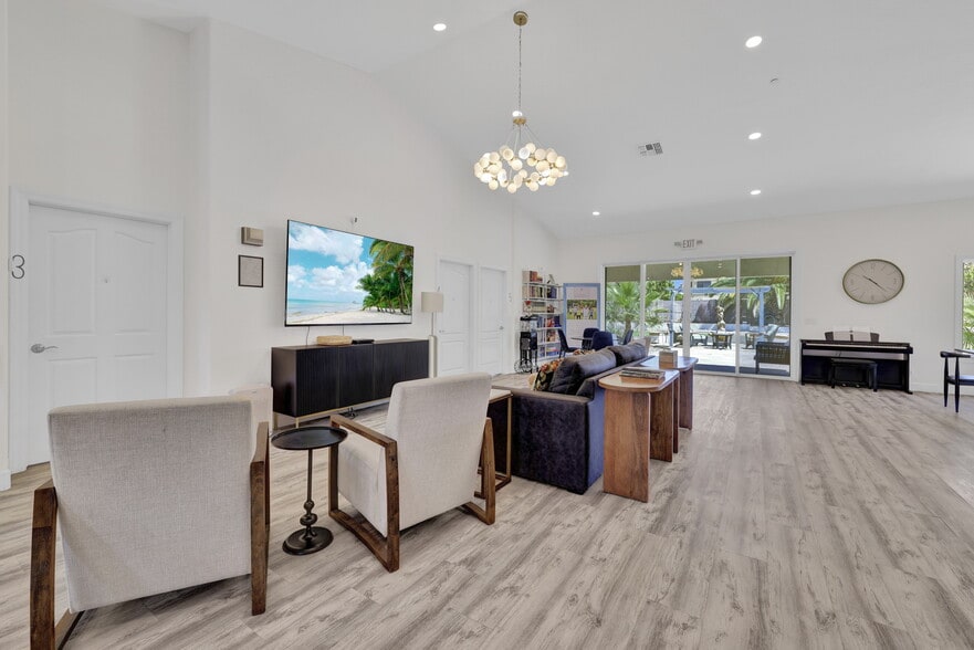 More Photos Of LUXURY GATED PEORIA ALH, Peoria Assisted Living For Sale