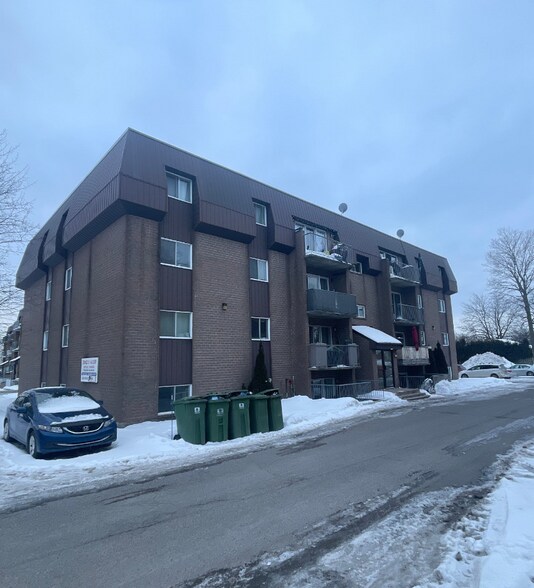 Primary Photo Of 3225 Boul de la Grande-Allée, Boisbriand Apartments For Sale
