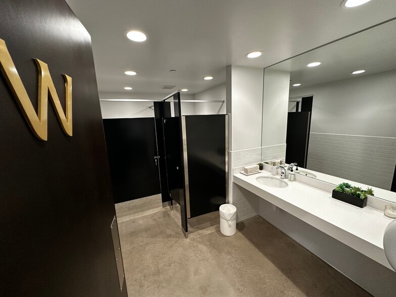 More Photos Of 1401 Vanguard Dr, Oxnard Unknown For Lease