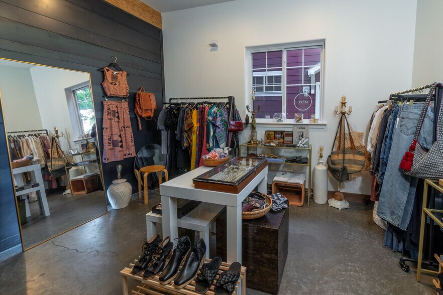 More Photos Of 626 NW Arizona Ave, Bend Office For Sale