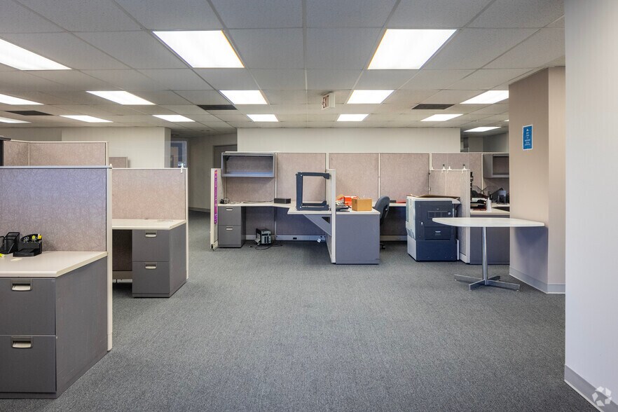 More Photos Of 1400 Renaissance Dr, Park Ridge Office For Sale