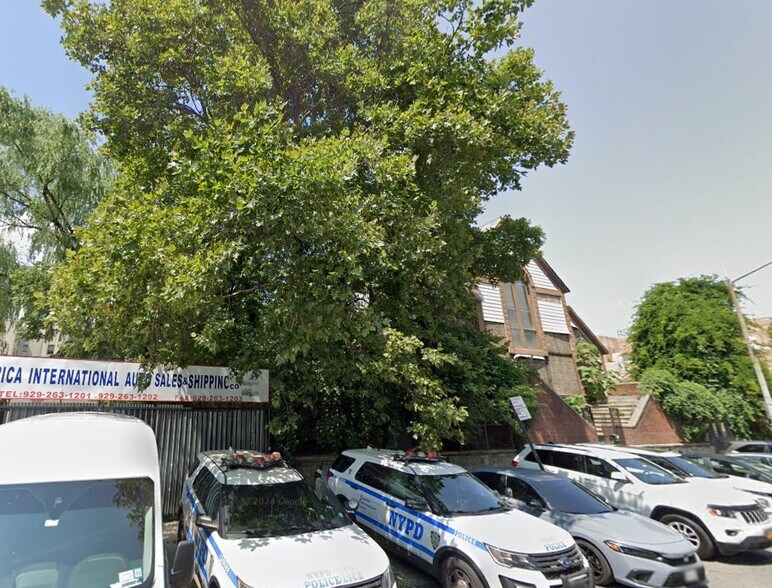 Primary Photo Of 1745 Washington Ave, Bronx Flex For Sale