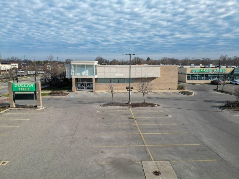 More Photos Of 13550 W 9 Mile Rd, Oak Park Freestanding For Lease