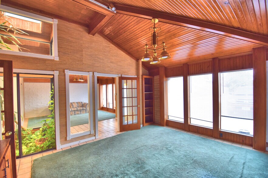 More Photos Of 5849 Holly Rd, Corpus Christi Self Storage For Sale