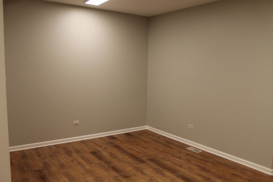 More Photos Of 410 E State St, Geneva Office For Lease
