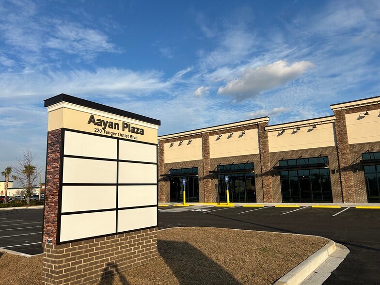 More Photos Of 220 Tanger Outlets Blvd, Pooler Storefront For Lease