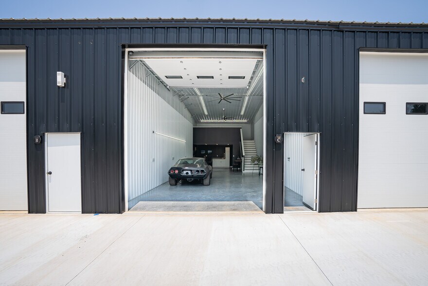 More Photos Of 100 Man Cave, Sunrise Beach Self Storage For Sale