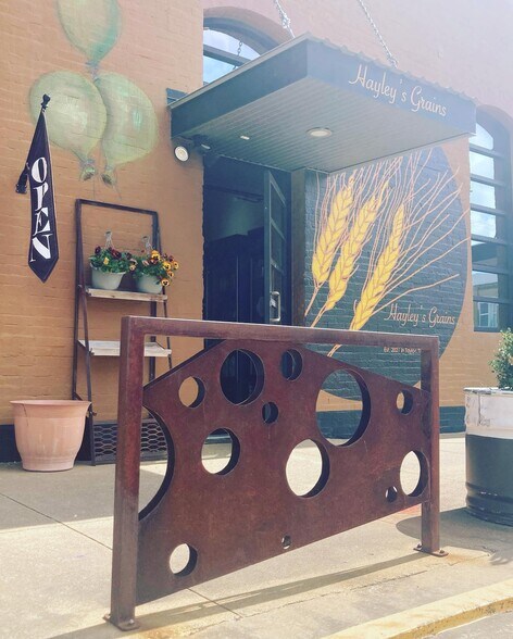 More Photos Of 201 N Main St, Taylor Storefront Retail Office For Sale