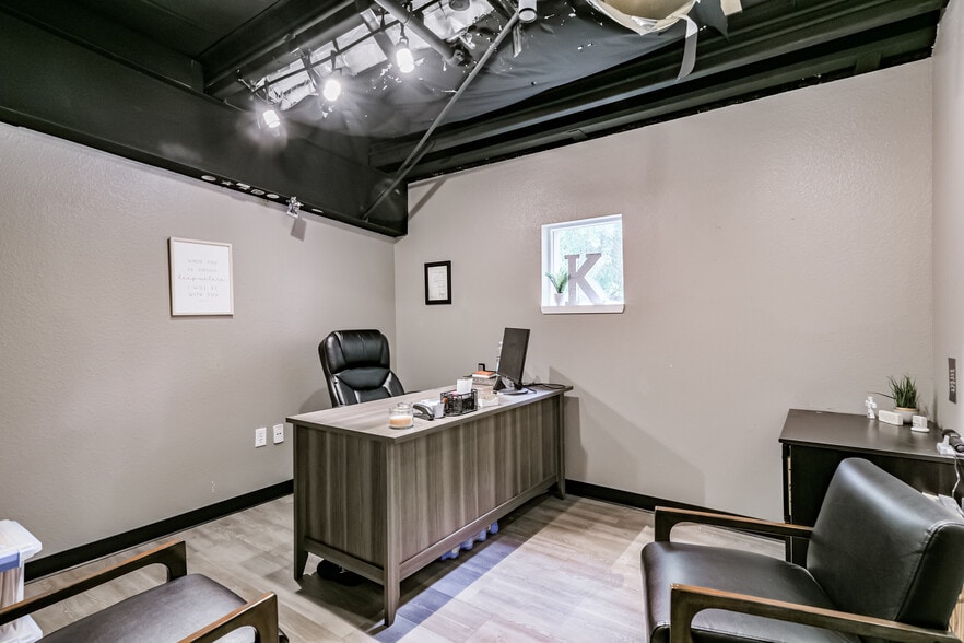 More Photos Of 1222 W Main St, Tomball Religious Facility For Sale