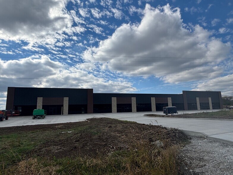 More Photos Of S Highway 63, Columbia General Retail For Lease