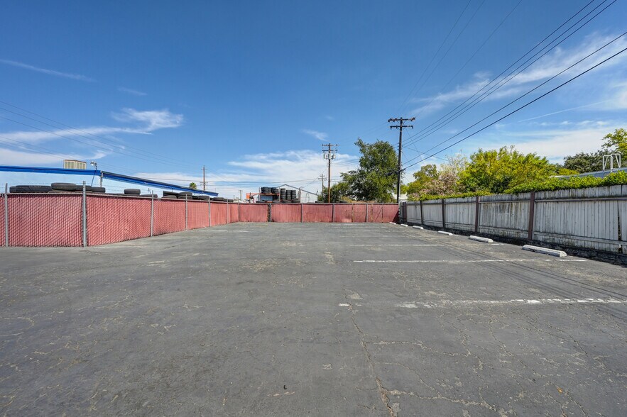 More Photos Of 7800 Fair Oaks Blvd, Carmichael Freestanding For Sale