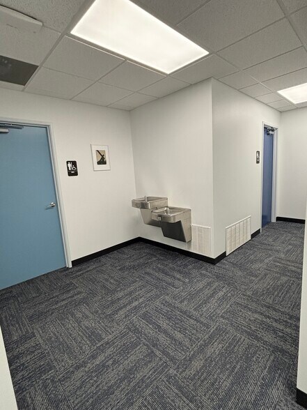 More Photos Of 414 W Parkway St, Denton Loft Creative Space For Sale