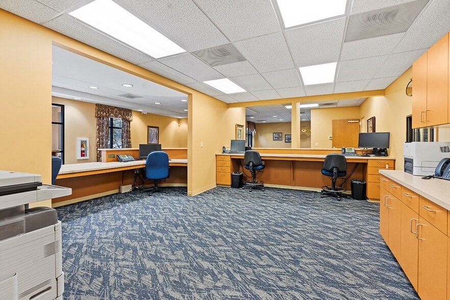 More Photos Of 202 Overland Dr, Greenwood Medical For Lease