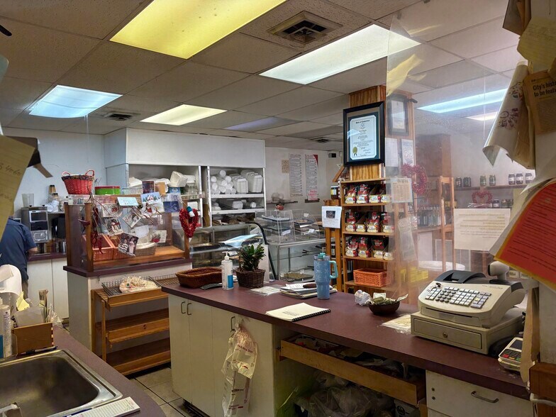 More Photos Of 125 Yantic Rd, Norwich General Retail For Sale