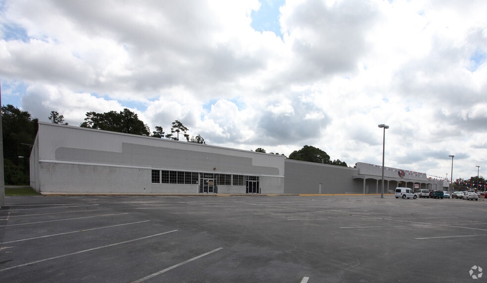 More Photos Of 9459 Lem Turner Rd, Jacksonville Unknown For Lease
