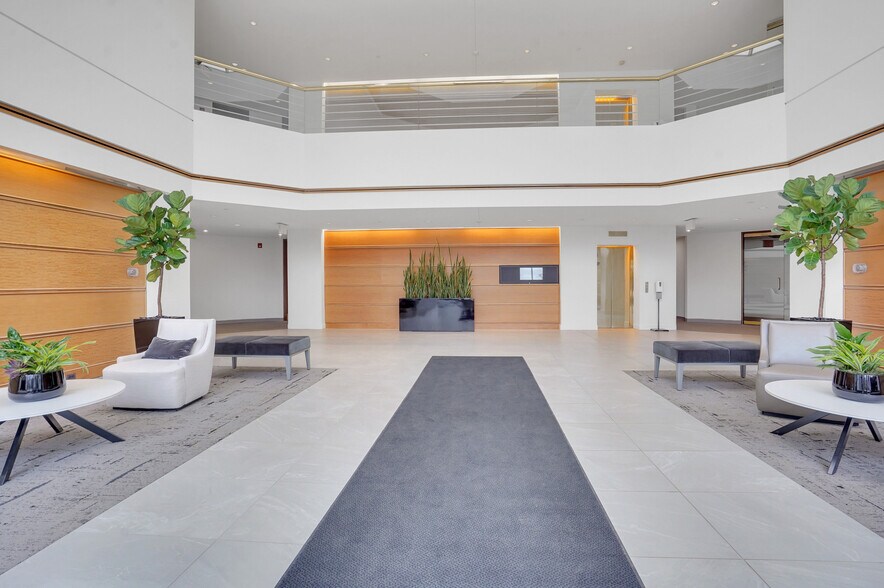 More Photos Of 31700 Middlebelt Rd, Farmington Hills Office For Lease