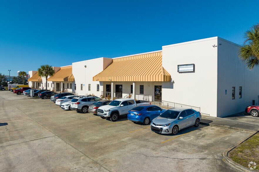 More Photos Of 1201-1223 Pine Ave, Orlando Light Distribution For Lease