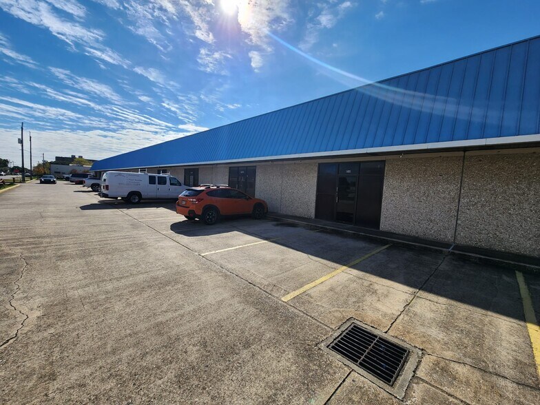More Photos Of 14201-14227 Aston St, Houston Warehouse For Lease