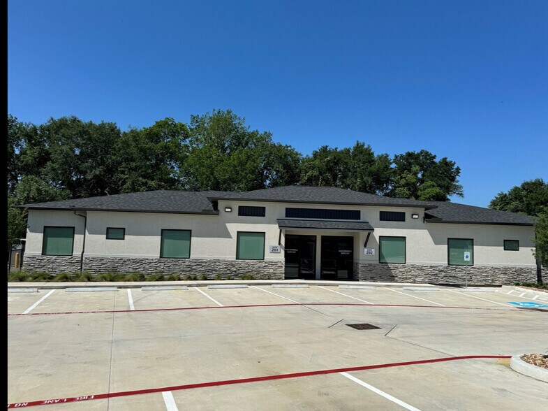 More Photos Of 7630 Dowdell Rd, Spring Medical For Lease