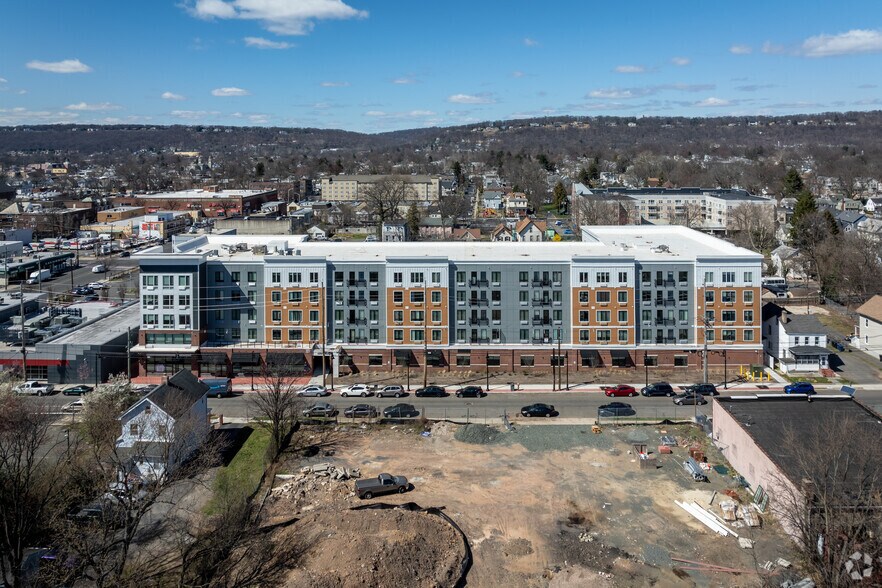 More Photos Of 321 E 3rd St, Plainfield Apartments For Lease