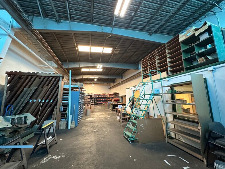 Primary Photo Of 1433 Yosemite Ave & 1430 Armstrong Ave, San Francisco Manufacturing For Lease