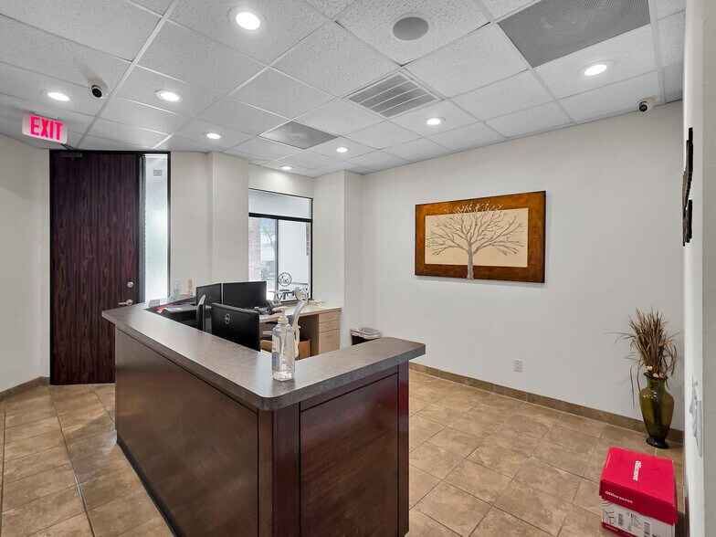 More Photos Of 6429 Fairmont Pky, Pasadena Office For Sale