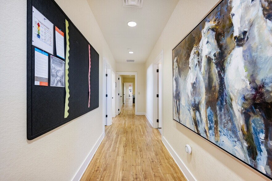 More Photos Of 140 Paloma Dr, Floresville Office For Sale