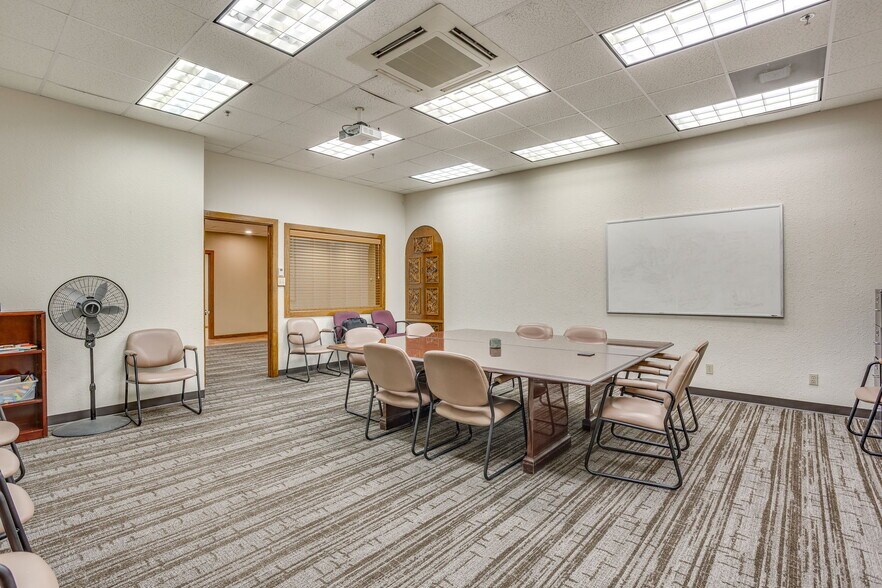 More Photos Of 3500 Noble Ave, Fort Worth Flex For Lease