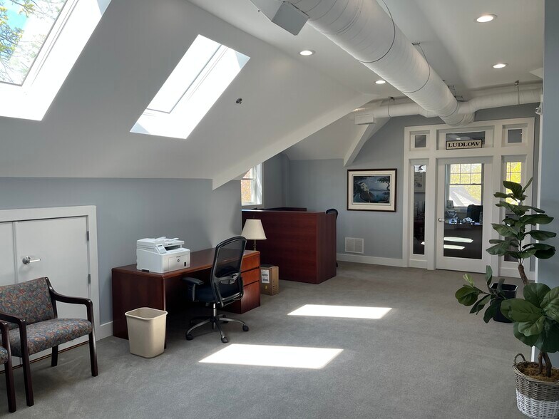 More Photos Of 64 Wall St, Madison Office Residential For Lease