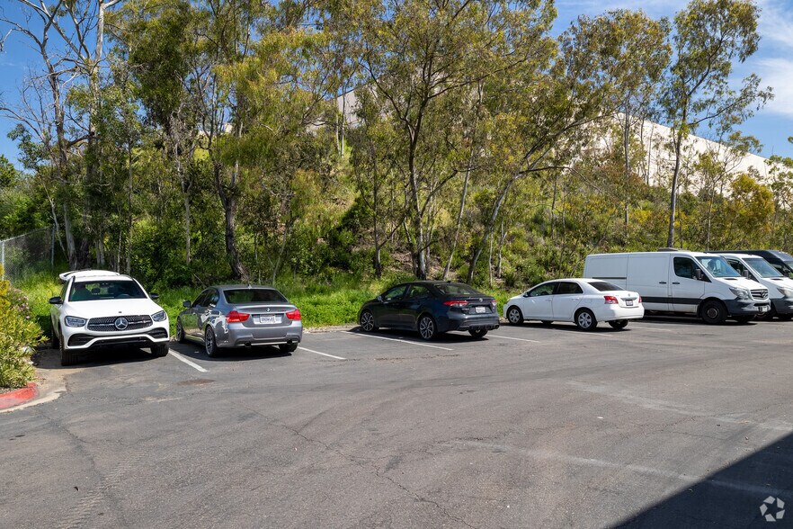 More Photos Of 7574 Trade St, San Diego Research And Development For Lease