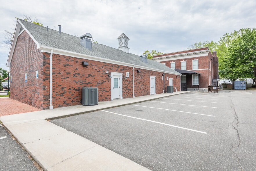 More Photos Of 1 Hampton Rd, Southampton Storefront Retail Office For Sale