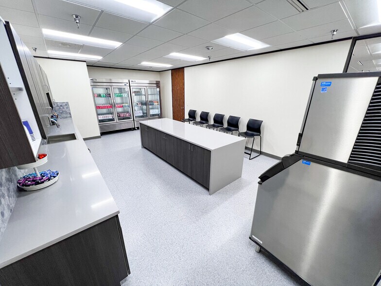 More Photos Of 500 W Illinois Ave, Midland Office For Lease